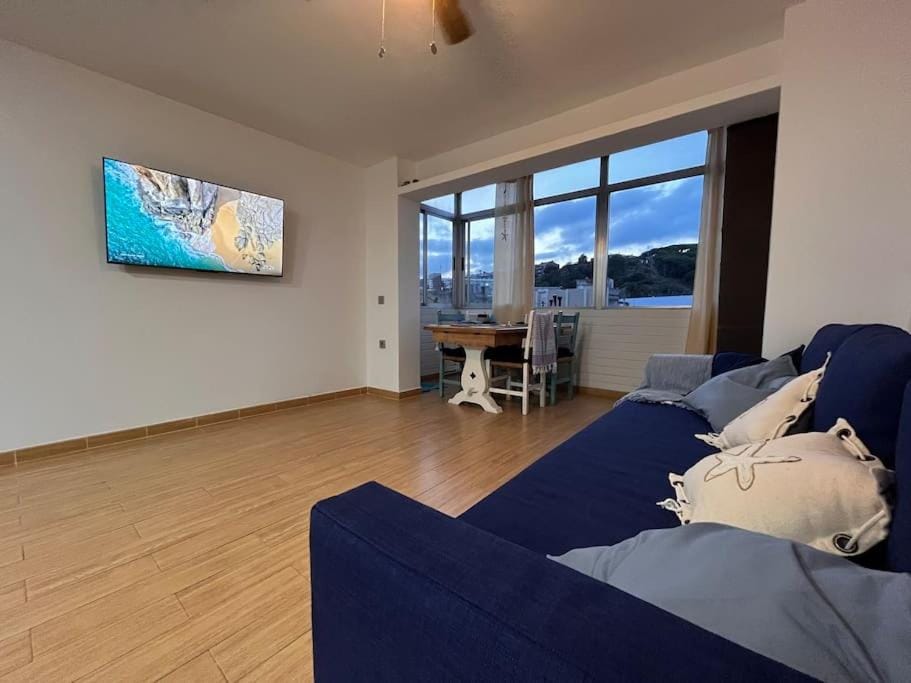 TV and multimedia, Living room, Evening entertainment