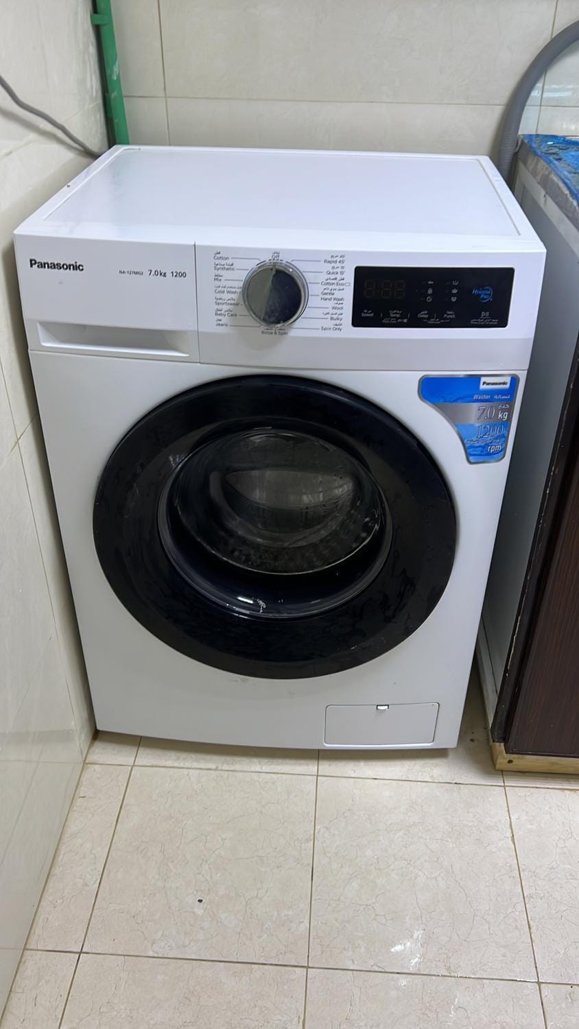 Kitchen or kitchenette, washing machine