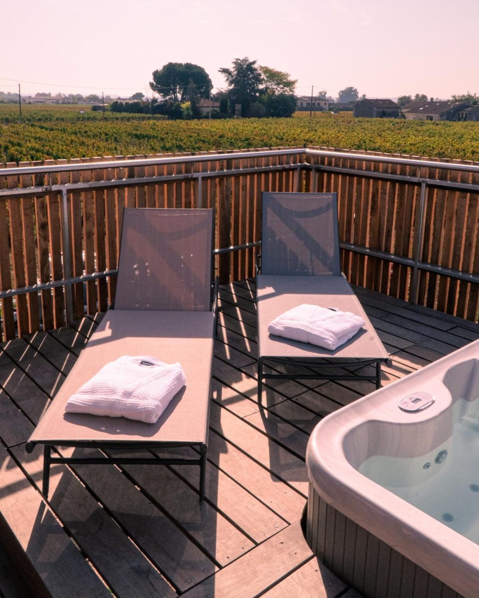 Natural landscape, View (from property/room), Balcony/Terrace, sunbed