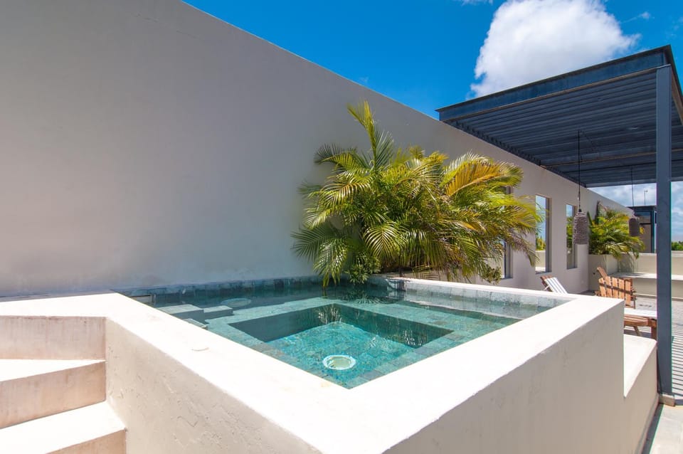 Day, Swimming pool