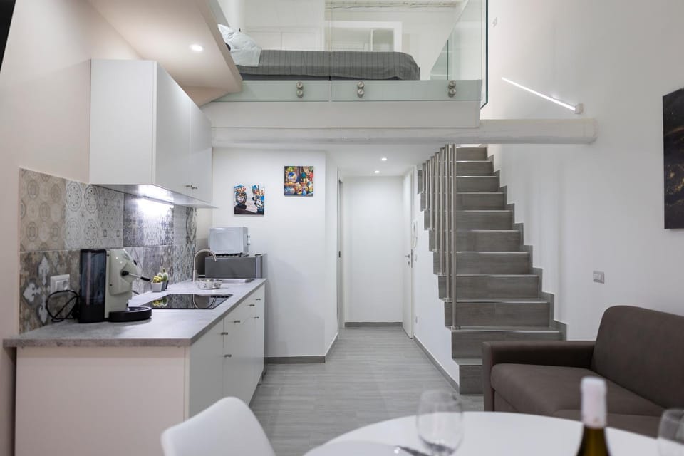 Kitchen or kitchenette, Living room, Seating area, Dining area, minibar, stove