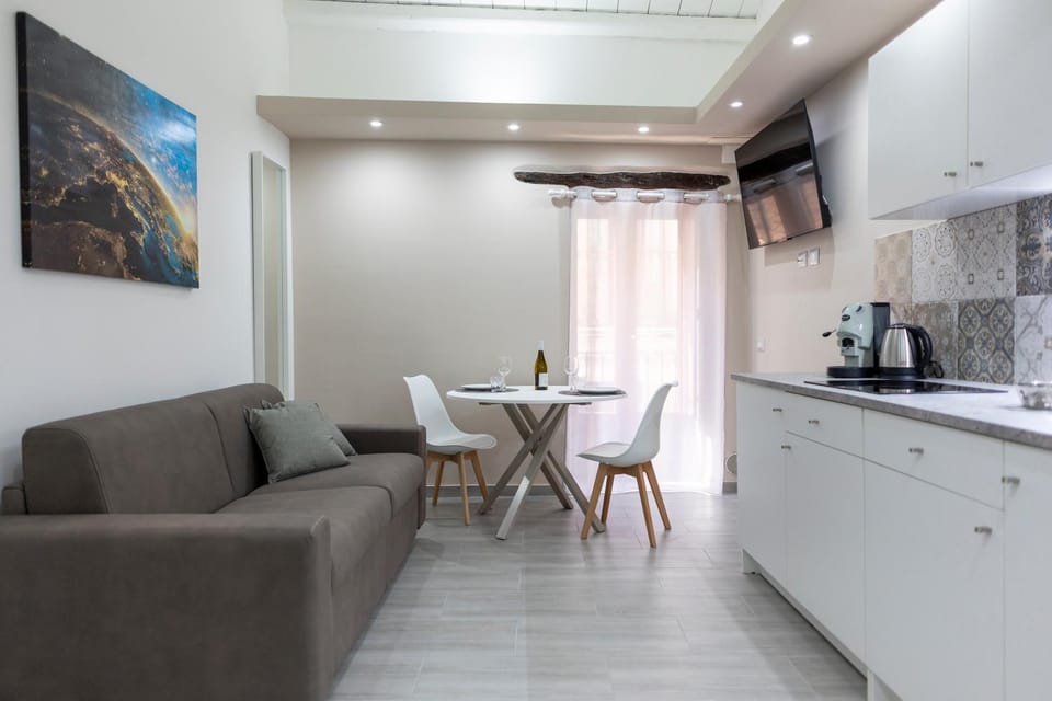 TV and multimedia, Kitchen or kitchenette, Living room, Seating area, Dining area, minibar