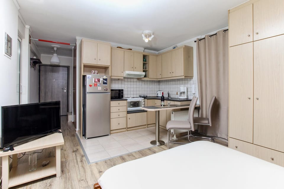Kitchen or kitchenette, Photo of the whole room, Dining area, oven, stove, wardrobe