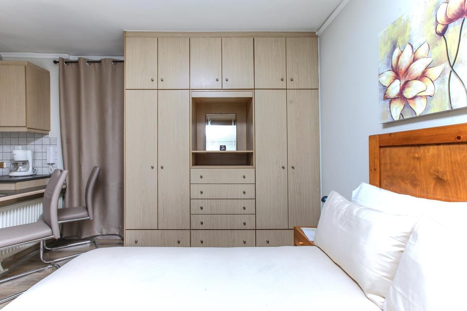 Bed, Photo of the whole room, Bedroom, wardrobe