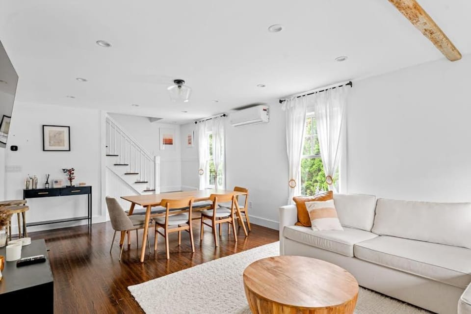 Cozy Greenport Cottage House in Greenport