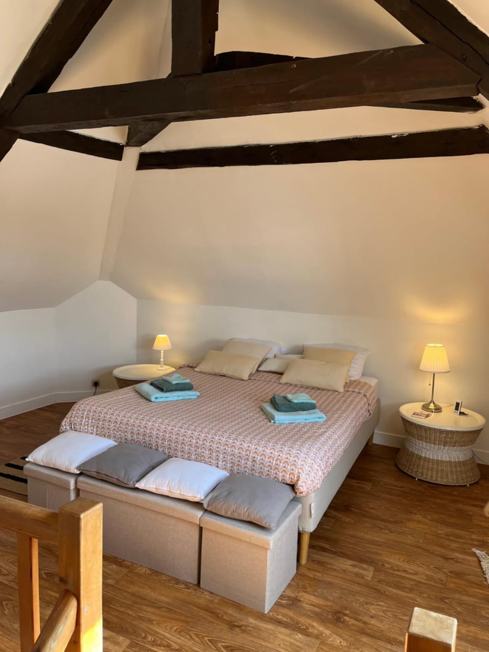 Bed, Photo of the whole room, Bedroom