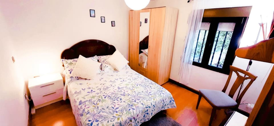 Bed, Photo of the whole room, Bedroom, wardrobe