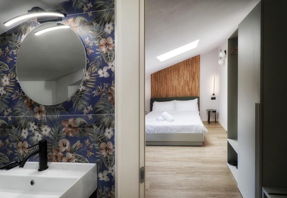 Bed, Bathroom, Photo of the whole room, Bedroom