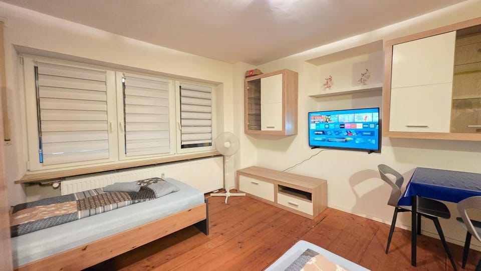 Wohnreich Blaustein Mitte - Wohnung 2A - Zimmer in 3er WG Vacation rental in Ulm