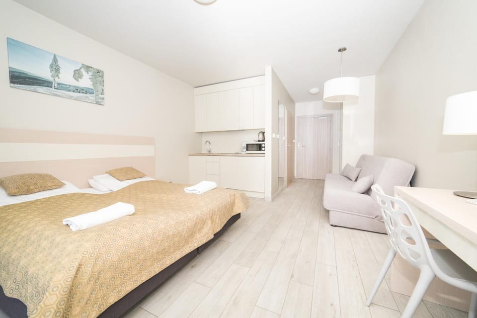 Bed, Seating area