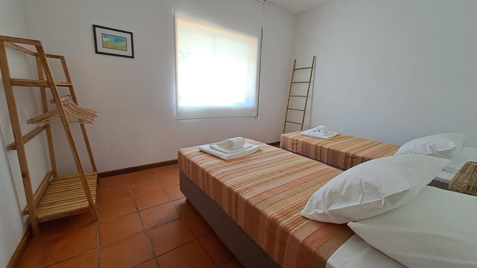 Photo of the whole room, Bedroom, towels