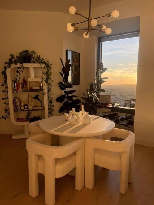 Luxury Highrise Condo Downtown LA Apartment in Los Angeles