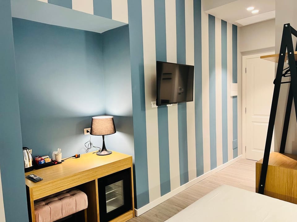 Bedroom, hair dresser