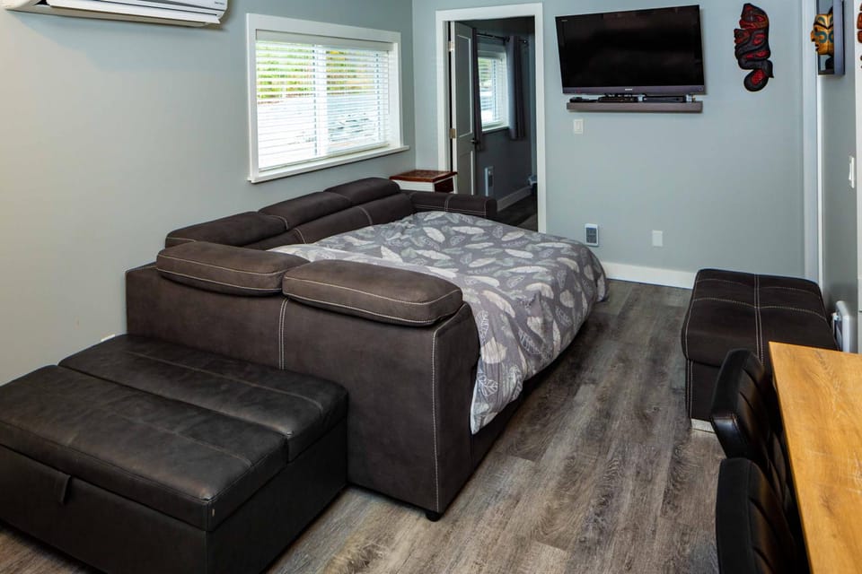 Bed, TV and multimedia