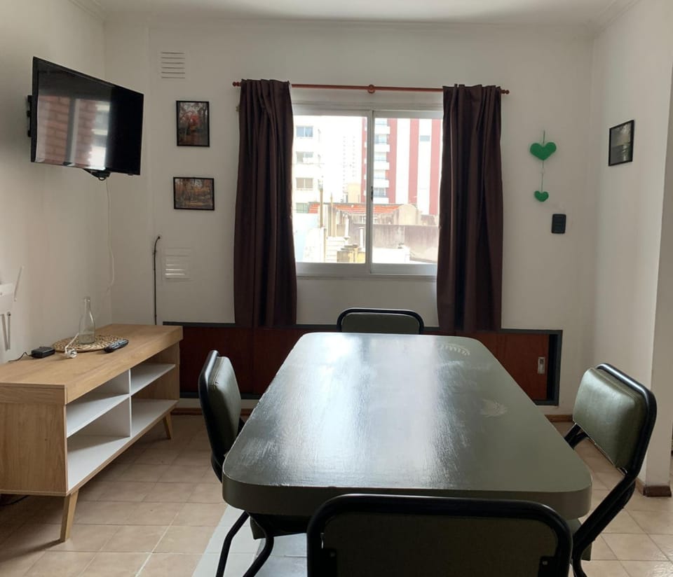 TV and multimedia, Kitchen or kitchenette, Living room, Seating area, Dining area