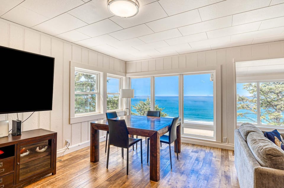 Oceanside Skies House in Oregon