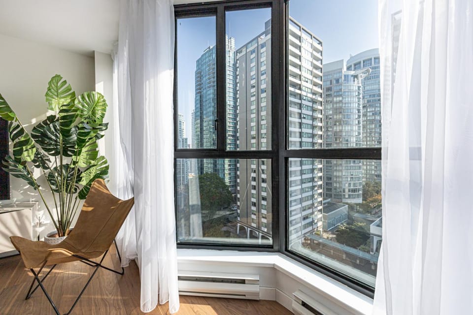 Day, View (from property/room), Living room, Seating area, City view