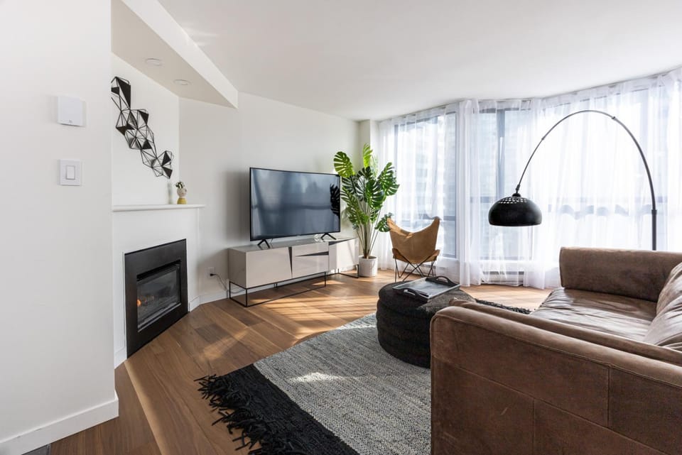 TV and multimedia, Living room, Seating area, Evening entertainment, flat iron