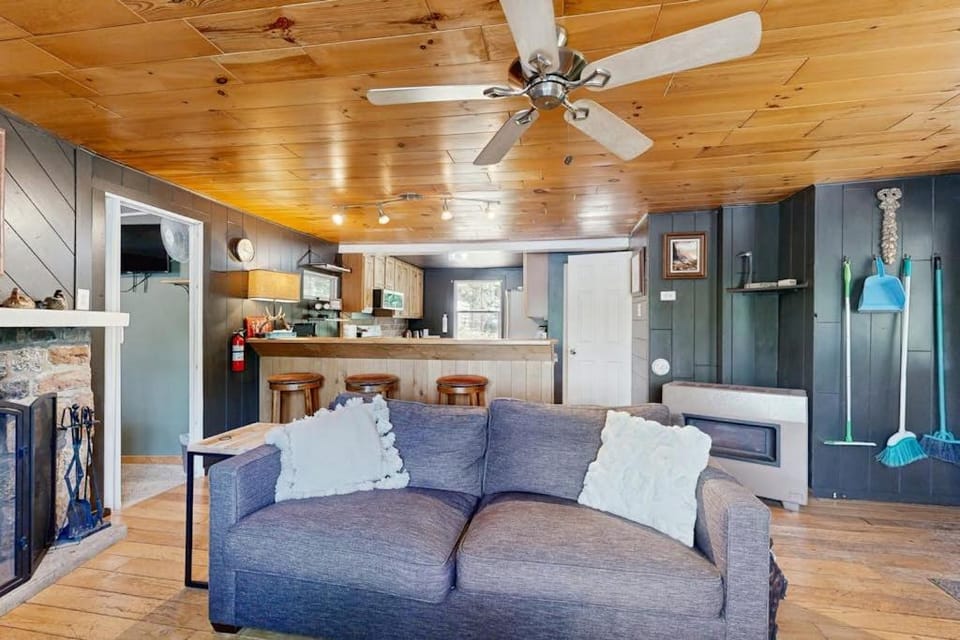 Blue Jay Cabin Cabin in Wisconsin