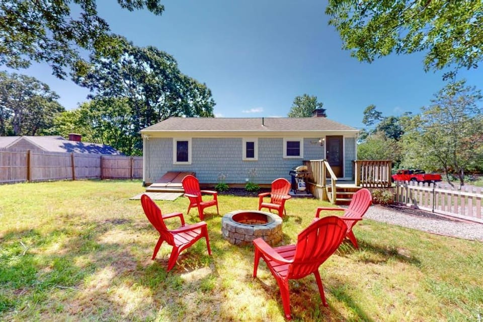 Downtown Seaside Serenity Retreat House in Hyannis