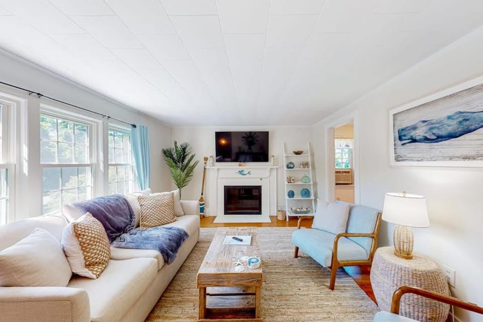 Downtown Seaside Serenity Retreat House in Hyannis