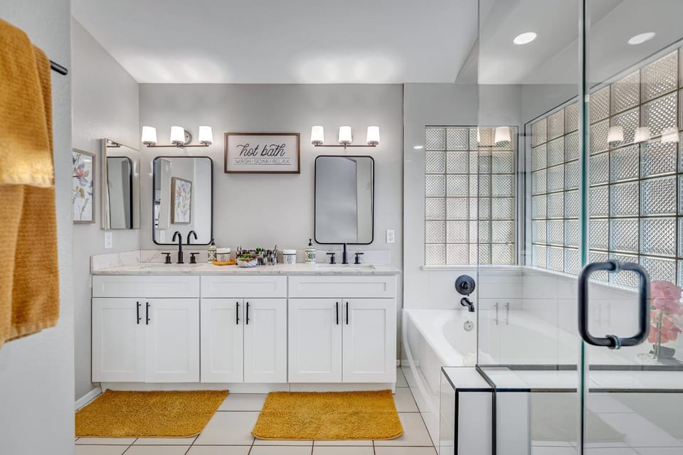Bathroom, towels