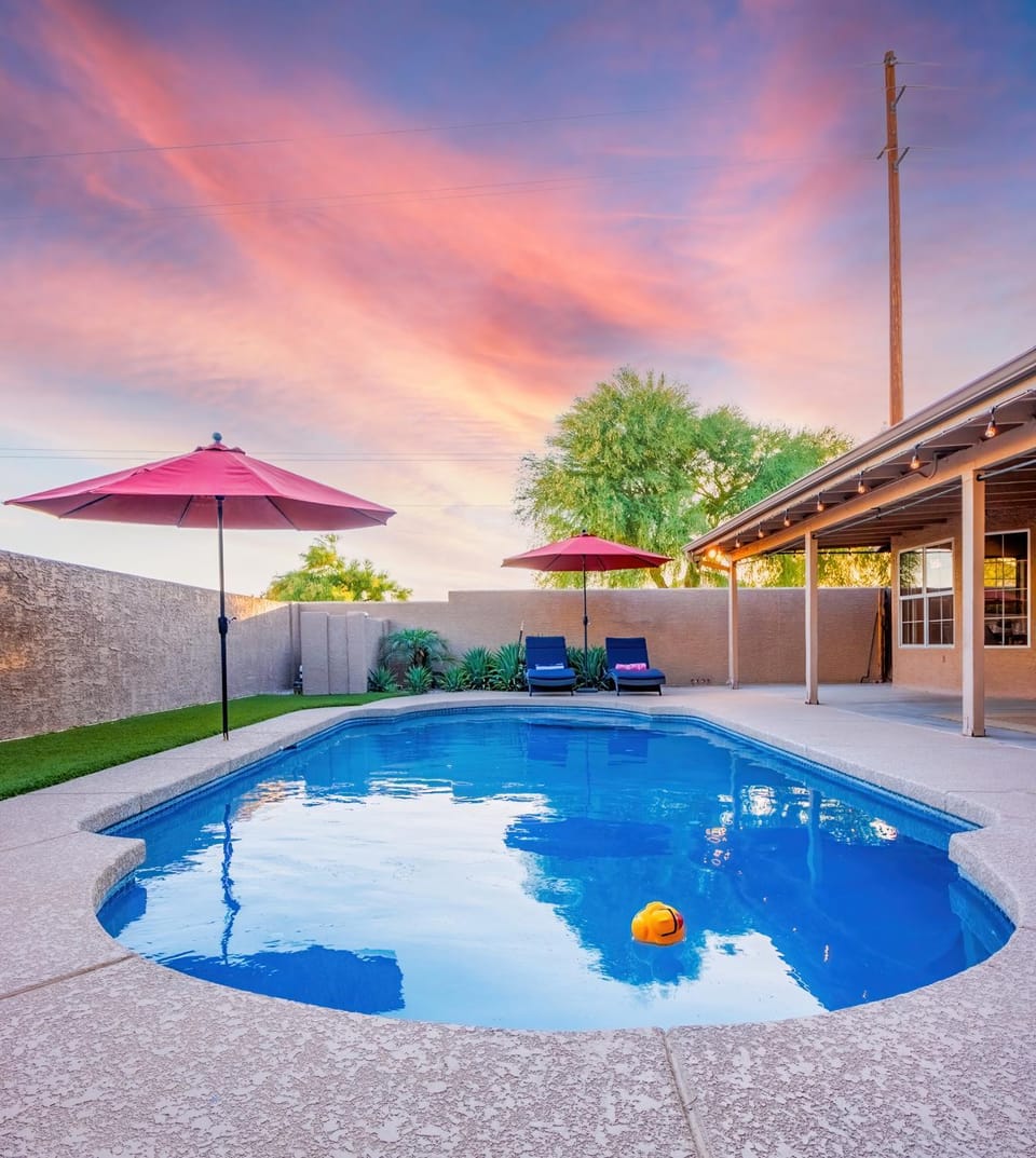 Swimming pool, sunbed