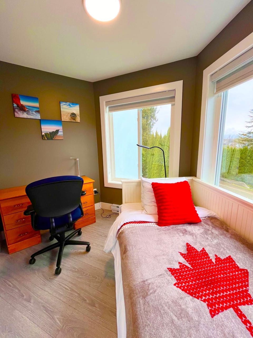 Garden House Near Heritage Park-Coliseum -HWY 1-Fishing-Golfing House in Chilliwack