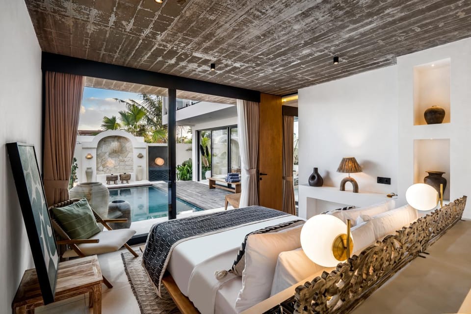 Bed, Bedroom, Pool view, air conditioner