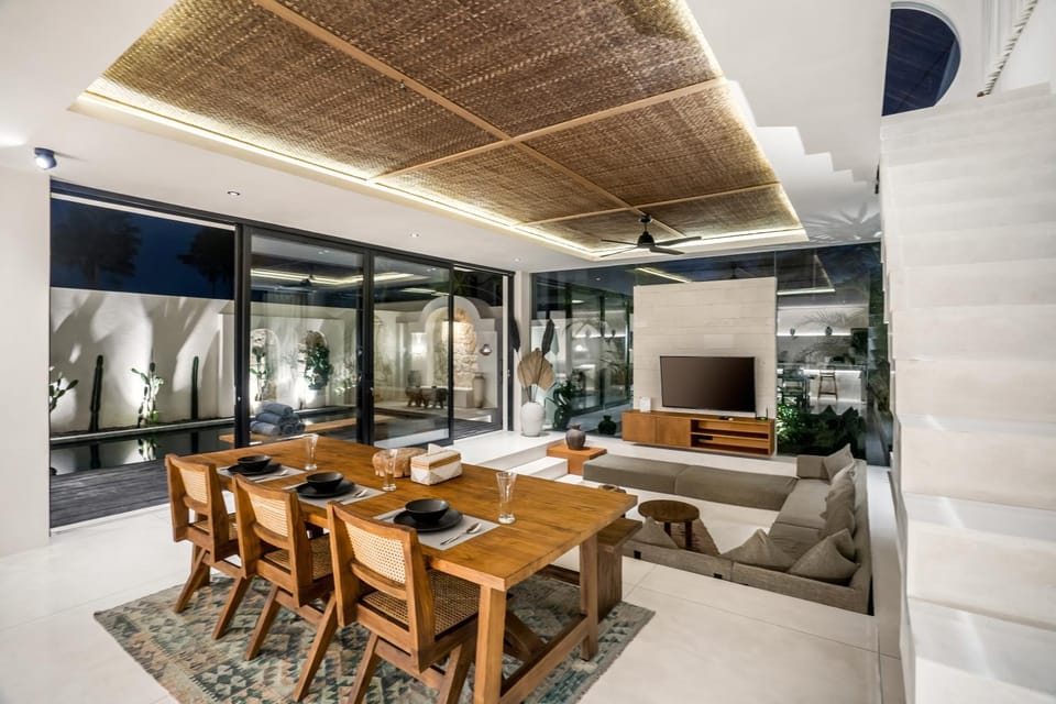 Property building, TV and multimedia, Living room, Seating area, Dining area, Pool view