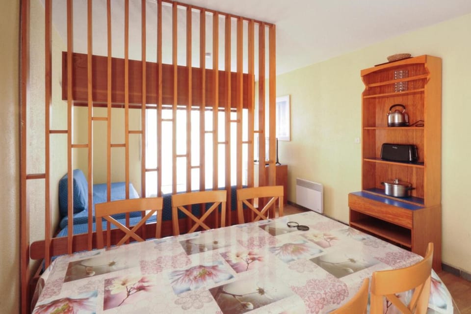 Bed, furniture, kitchen