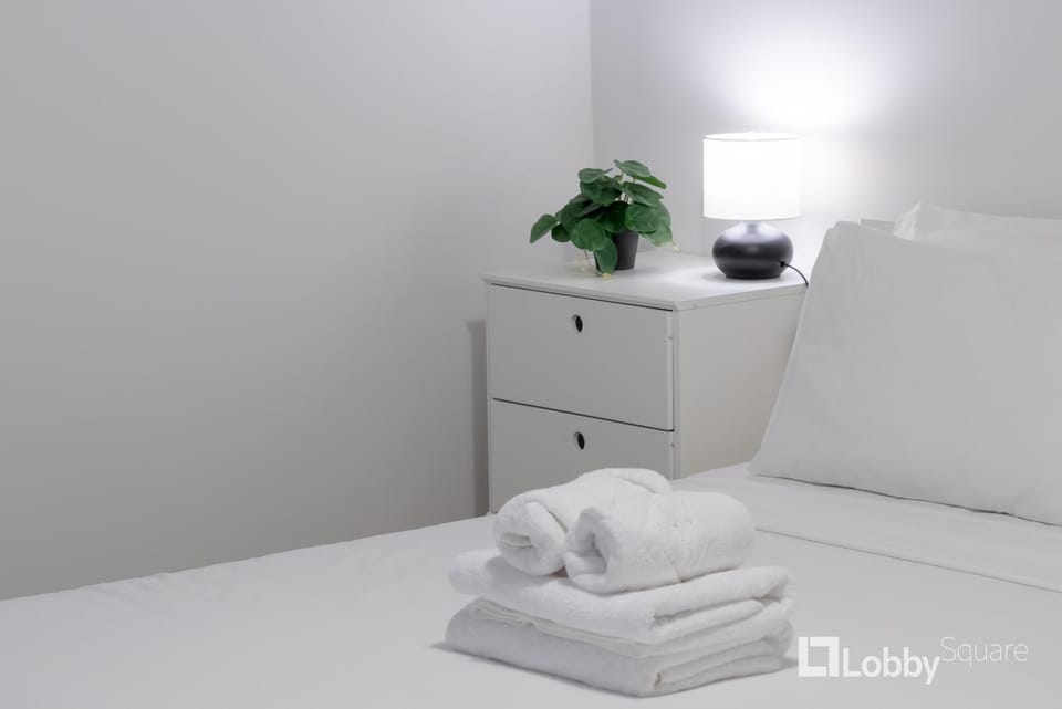 Bed, Bedroom, towels