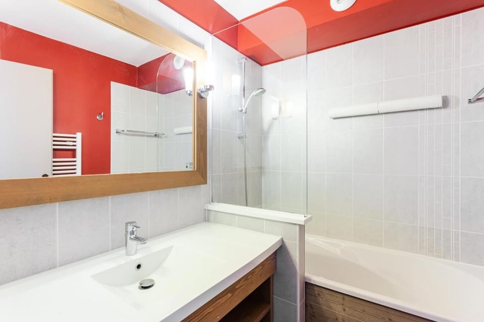 Shower, Bathroom, kitchen