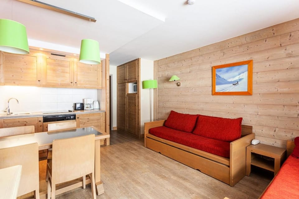 Bed, Living room
