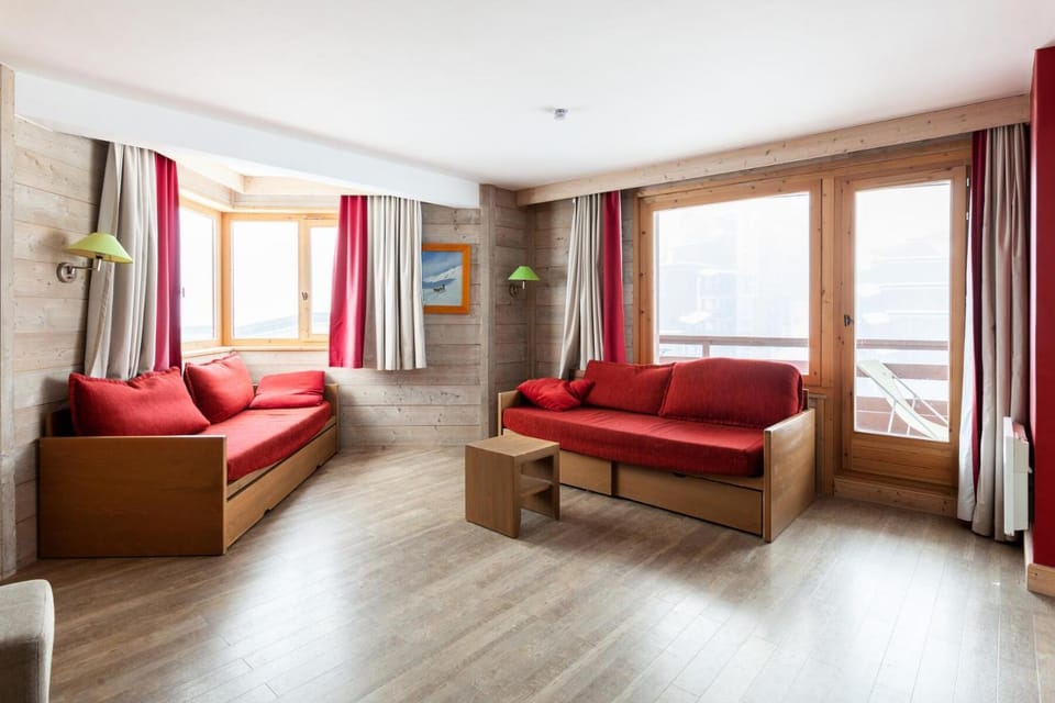 Bed, Living room, furniture