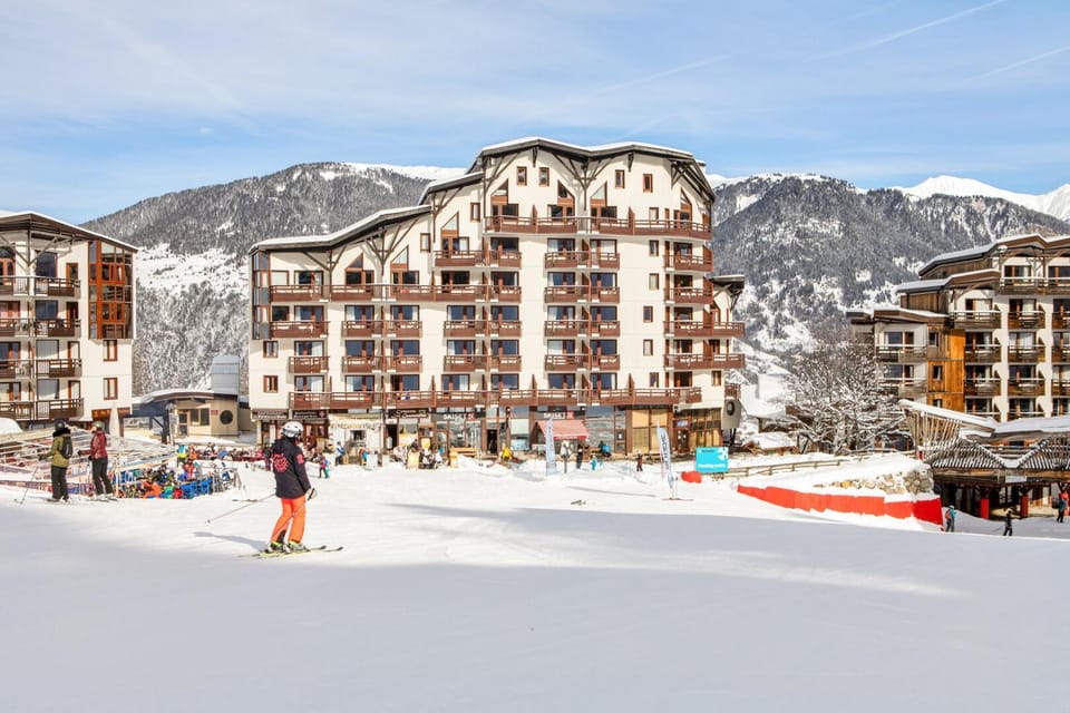 Skiing, Mountain view