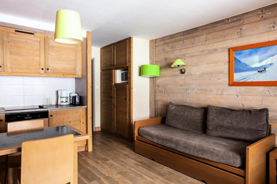 Bed, Bathroom