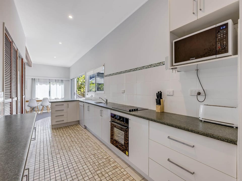 25 Oleander Avenue Shelly Beach QLD House in Sunshine Coast