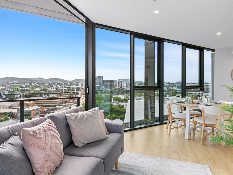 Great Views Pool High Level Boutique Apt with Carpark Apartment in Brisbane City