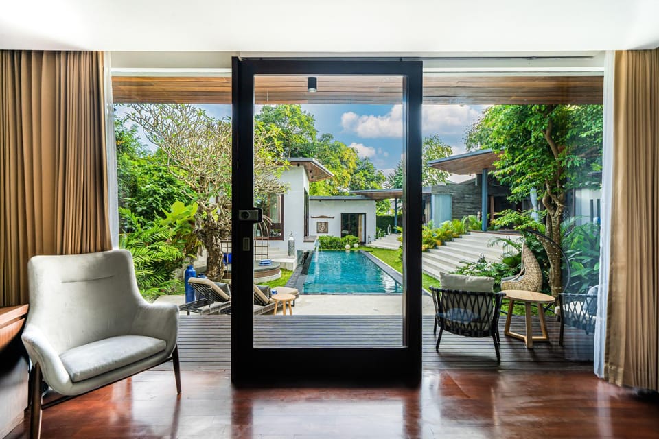 Day, View (from property/room), Balcony/Terrace, Seating area, Bedroom, Swimming pool, sunbed