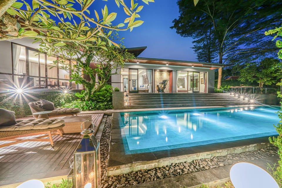 Property building, Night, Garden view, Pool view, Swimming pool, sunbed