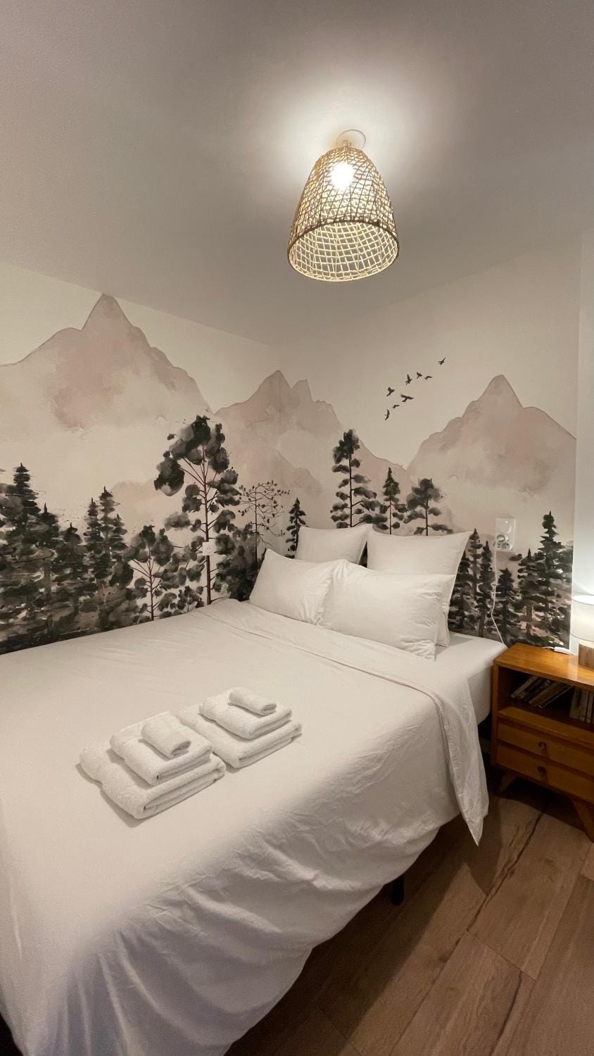 Photo of the whole room, Bedroom