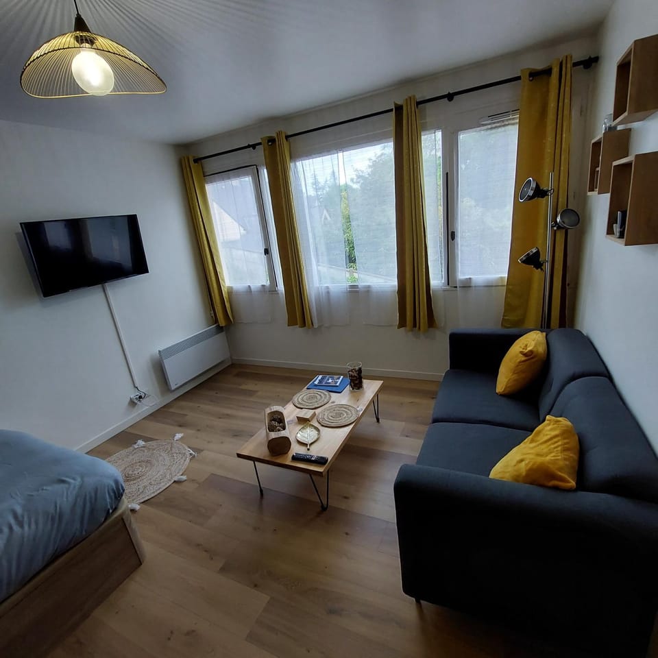 TV and multimedia, Seating area