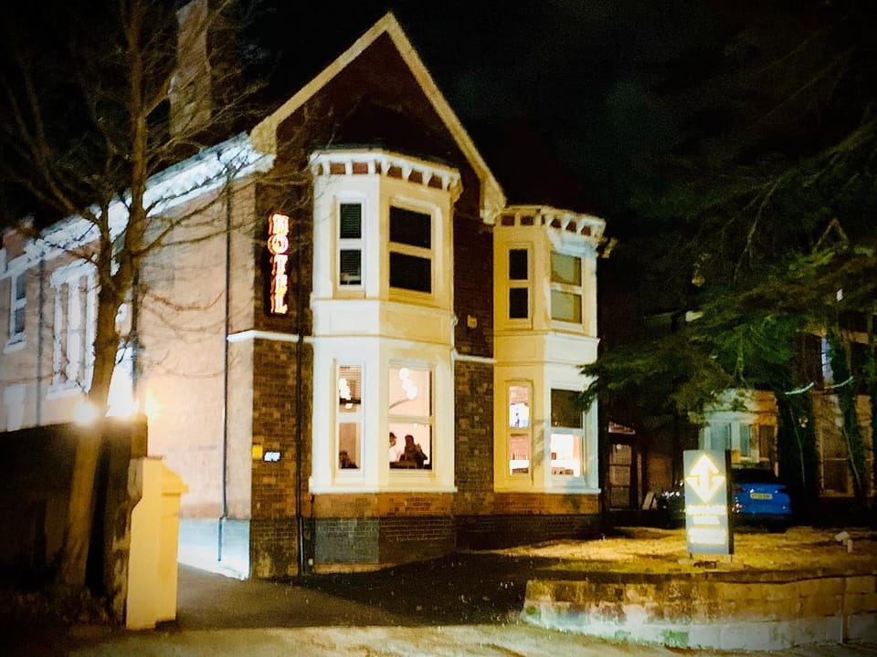 The Gungate Hotel - Cocktails and Wine Bar Bed and Breakfast in Tamworth