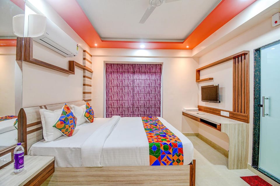 Communal lounge/ TV room, TV and multimedia, Photo of the whole room, Bedroom, air conditioner