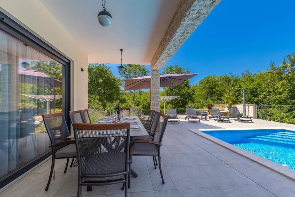 Balcony/Terrace, Swimming pool, sunbed