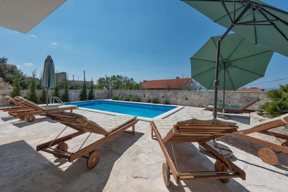 Villa Dante with sea view & private pool House in Makarska