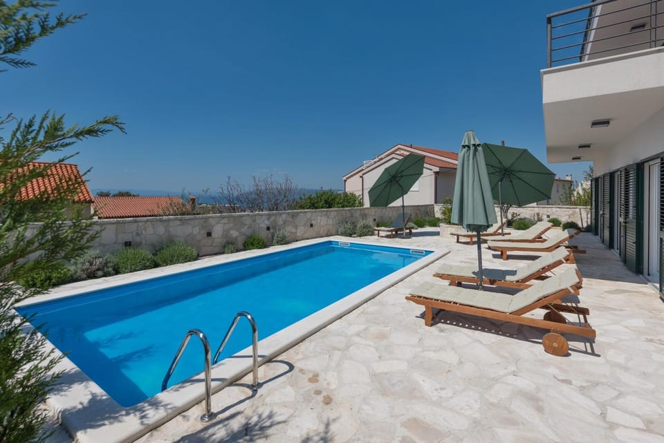 Villa Dante with sea view & private pool House in Makarska