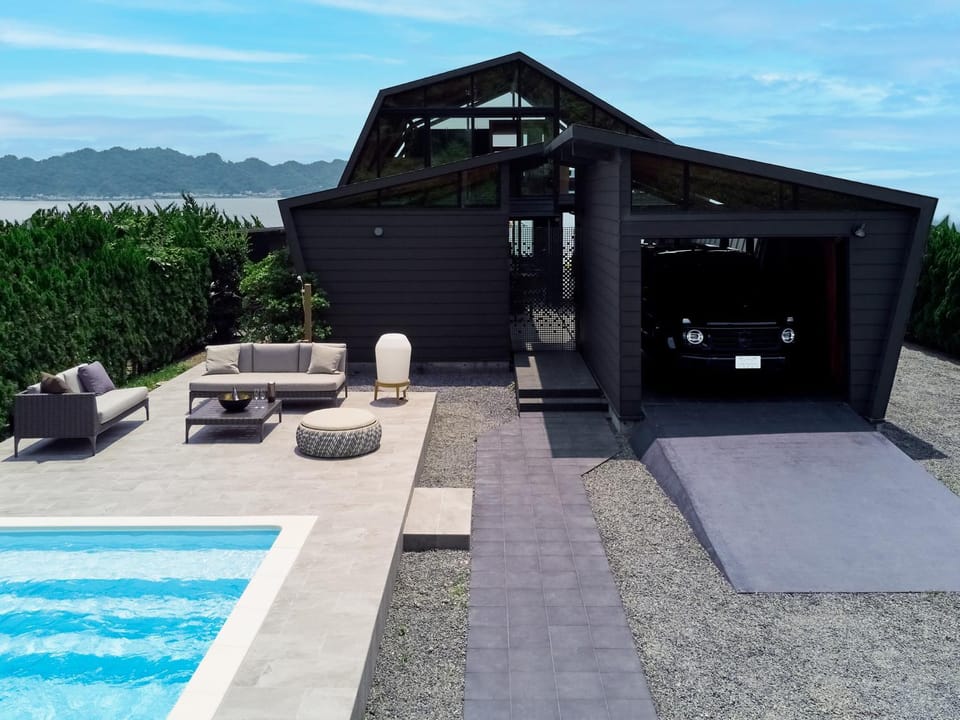 Property building, Day, Swimming pool