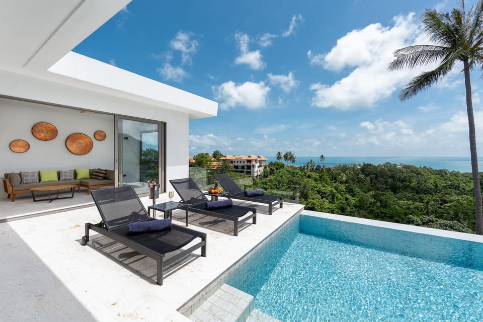 View (from property/room), Balcony/Terrace, Pool view, Sea view, Swimming pool, sunbed
